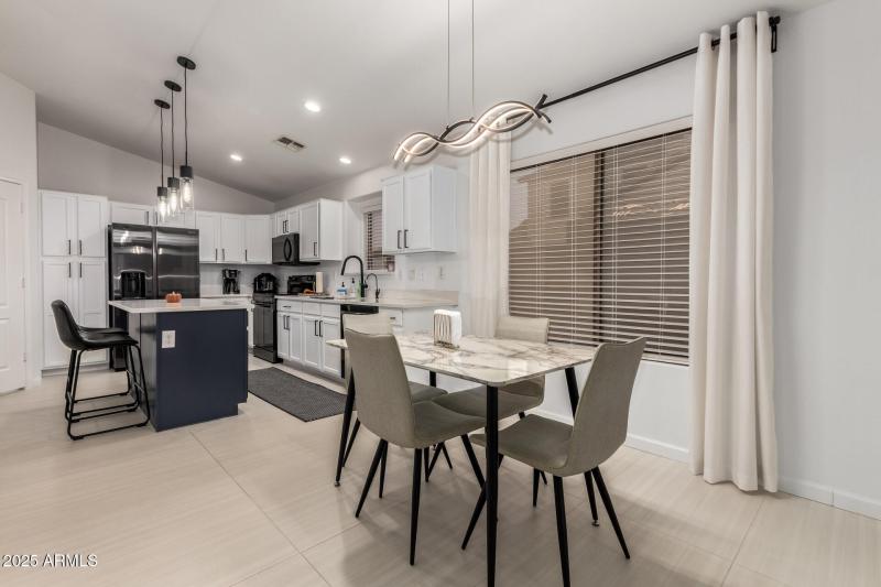 Kitchen & Eat-In Kitchen Dining