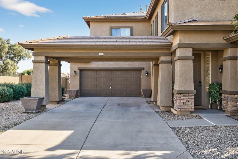 Garage & Covered Parking