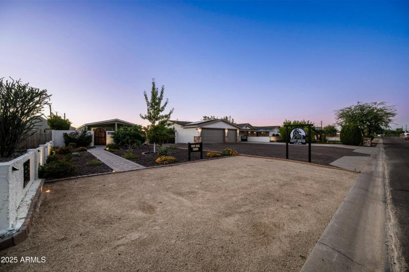 15220 Guest House Parking