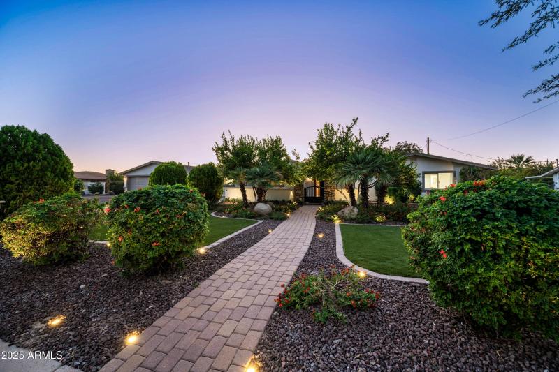 15220 Eve Walkway to Main Courtyard