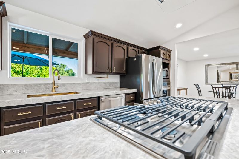 15220 Brass faucet, sink & hardware