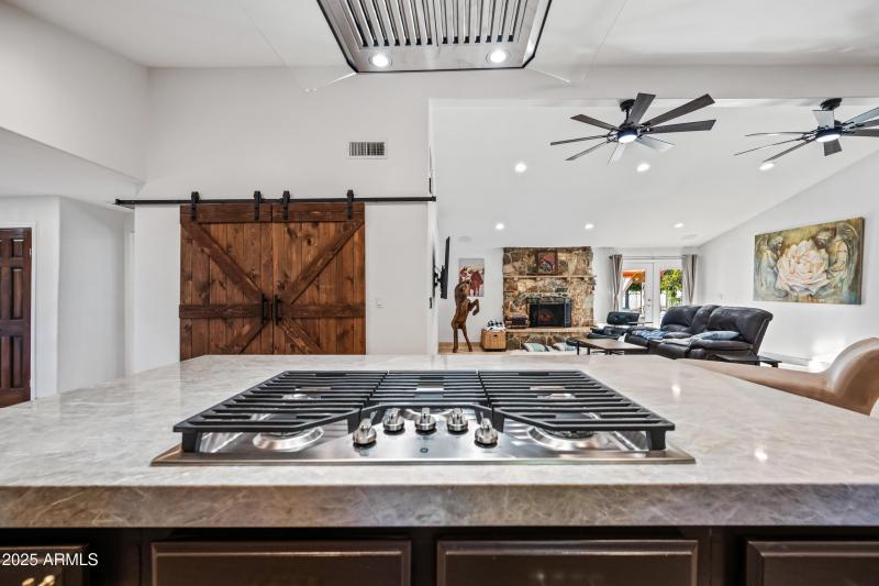 15220 New Gas Range and Range Hood