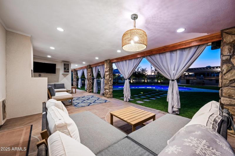 22-15220N27S-ocupix-TWI-