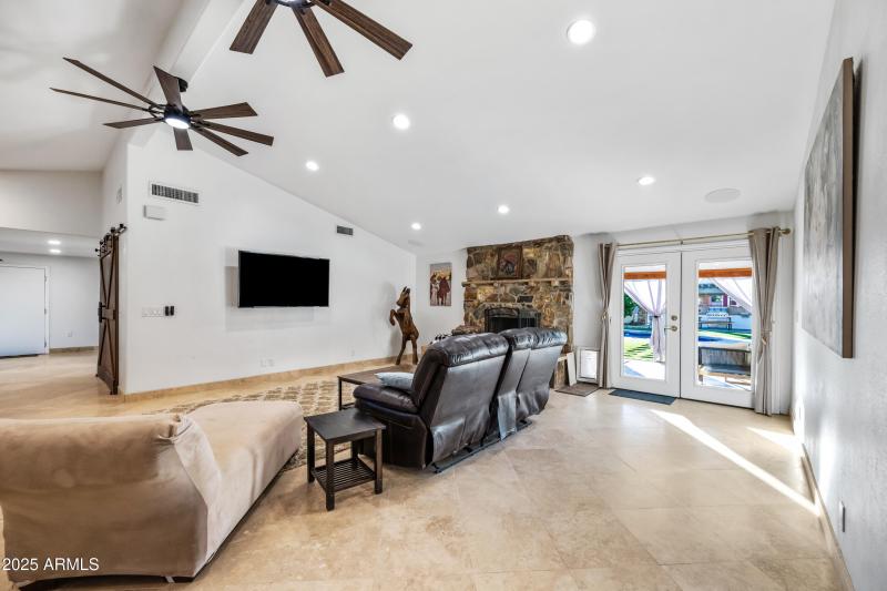 21-15220N27S-ocupix-