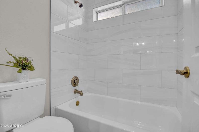 20-web-or-mls-12048 N 40th Way-20