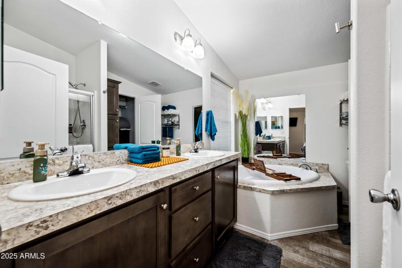 132-15220N27S-ocupix-