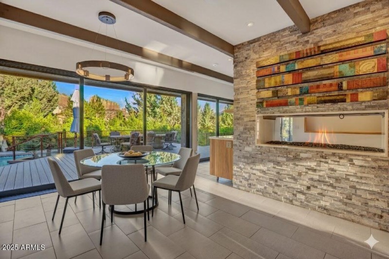 Virtually enhance eat in kitchen