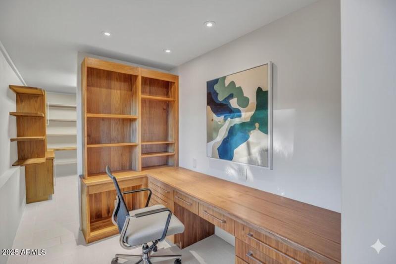 Virtually enhanced office 1