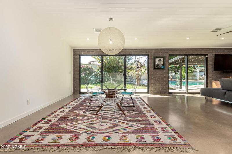 Welcoming dining experience