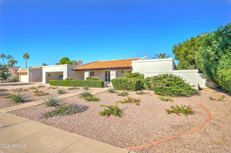 8046 E Del Caverna Dr-2