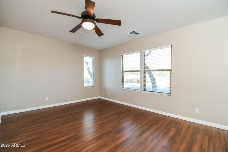 9-photo-Main-Bedroom-5f7b9f58-b6d6-498d-