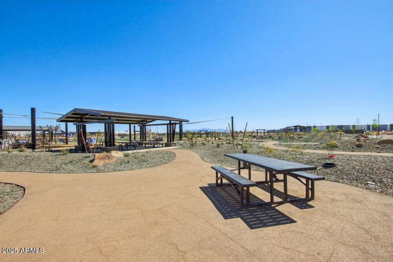 40-web-or-mls-W Beryl Ave-902