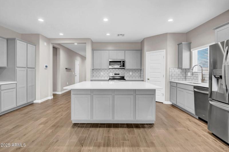 7-web-or-mls-36941 N Aleutian Dr-7