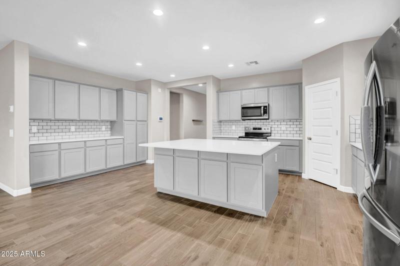 8-web-or-mls-36941 N Aleutian Dr-8