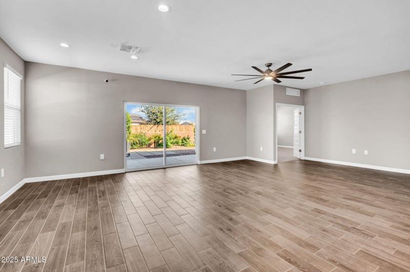 10-web-or-mls-36941 N Aleutian Dr-10