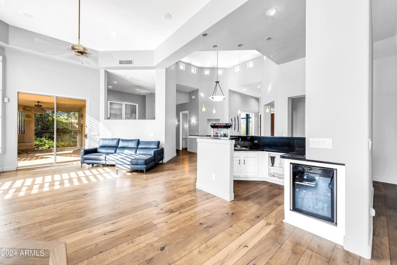 8400 E Dixileta Dr-11