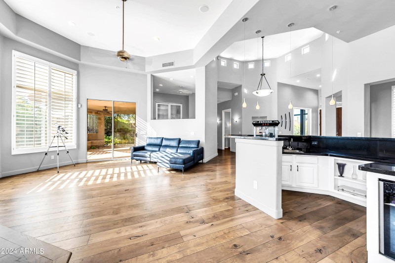 8400 E Dixileta Dr-13