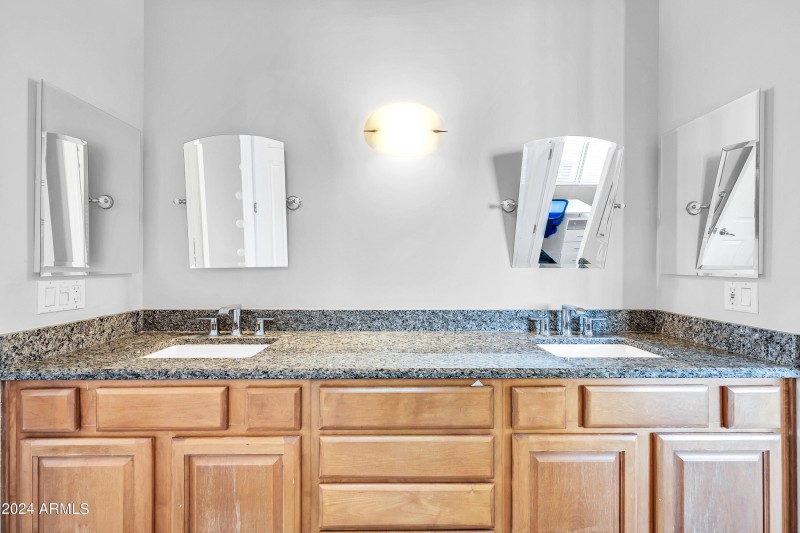 8400 E Dixileta Dr-50