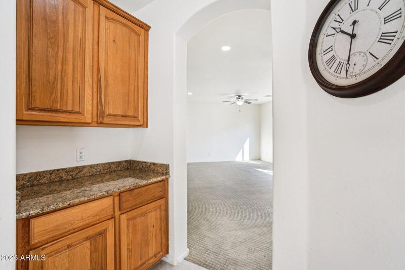 11-web-or-mls-E Navajo Trail-S0711-011