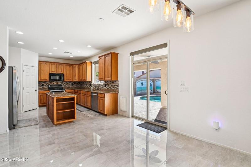 15-web-or-mls-E Navajo Trail-S0711-015