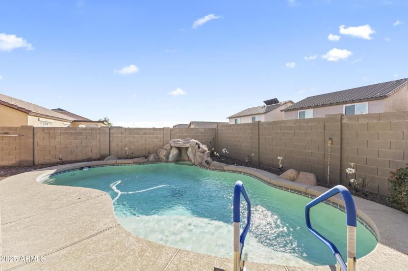 Pool & Water Feature