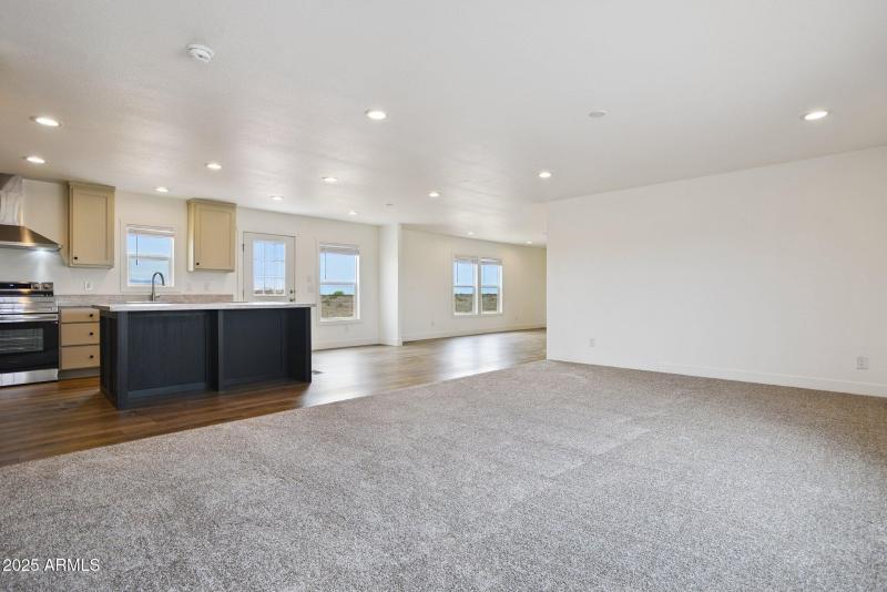 7-web-or-mls-23117-w-duane-ln