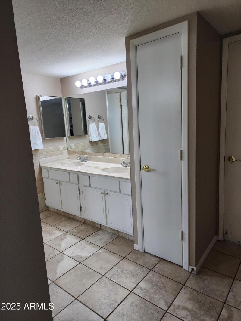 Master bedroom bath 4