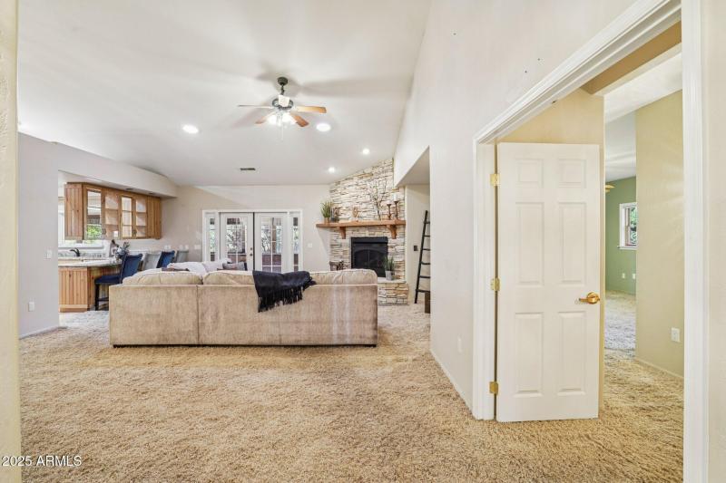 9-web-or-mls-Bonnie Brae Dr-S0811-009