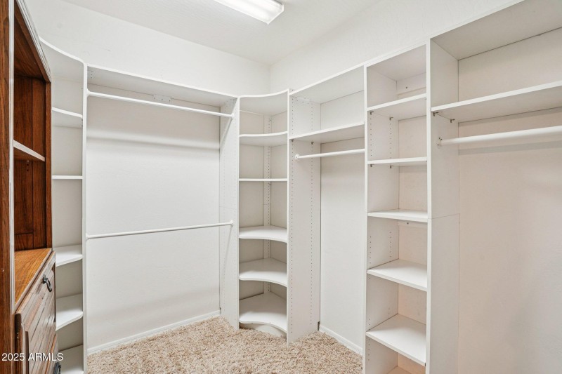 37-web-or-mls-Bonnie Brae Dr-S0811-037