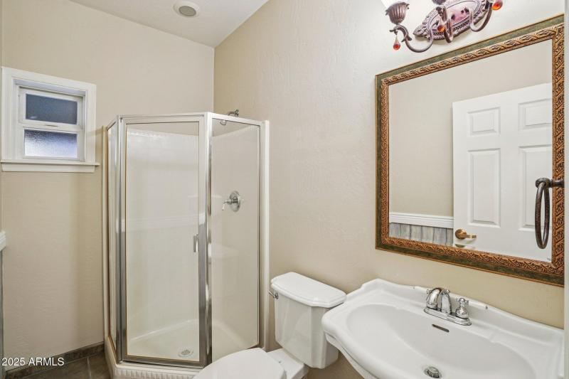 41-web-or-mls-Bonnie Brae Dr-S0811-041