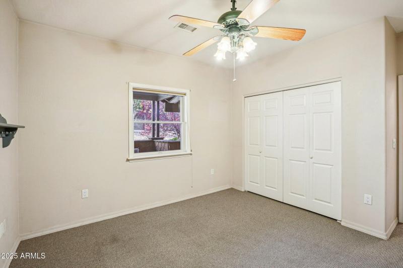 43-web-or-mls-Bonnie Brae Dr-S0811-043