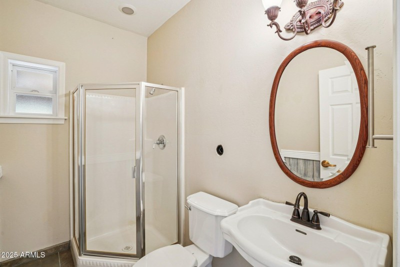 44-web-or-mls-Bonnie Brae Dr-S0811-044