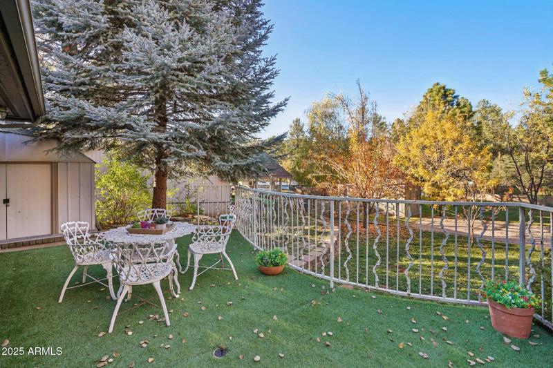 59-web-or-mls-Bonnie Brae Dr-S0811-059