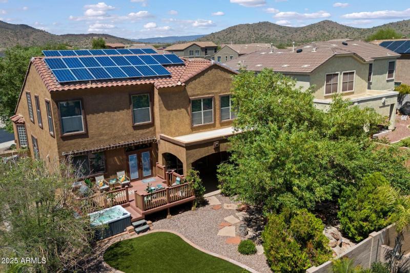 Owned Solar & Hot Tub & Private Lot