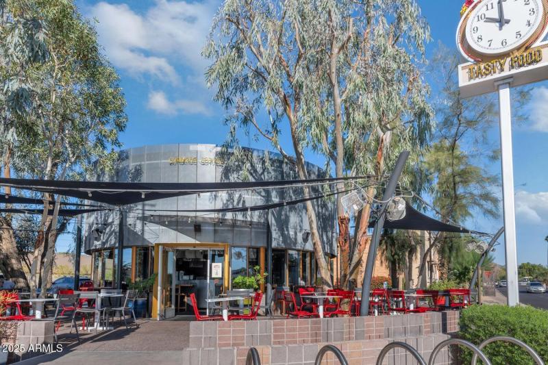 4240 E Sells Dr-large-044-035-TOD0981-15