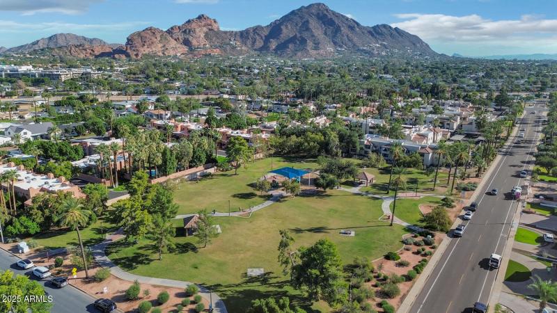 4240 E Sells Dr-large-046-006-DJI 0017-1