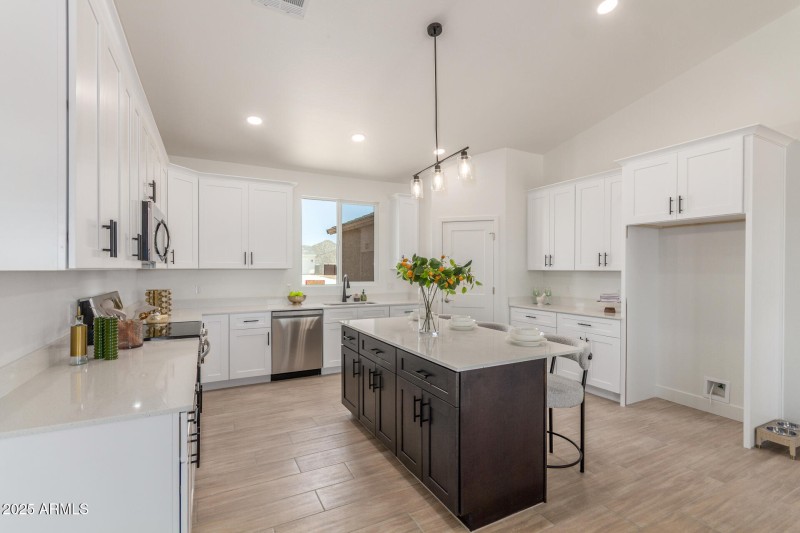 18 Sandstone Mountain