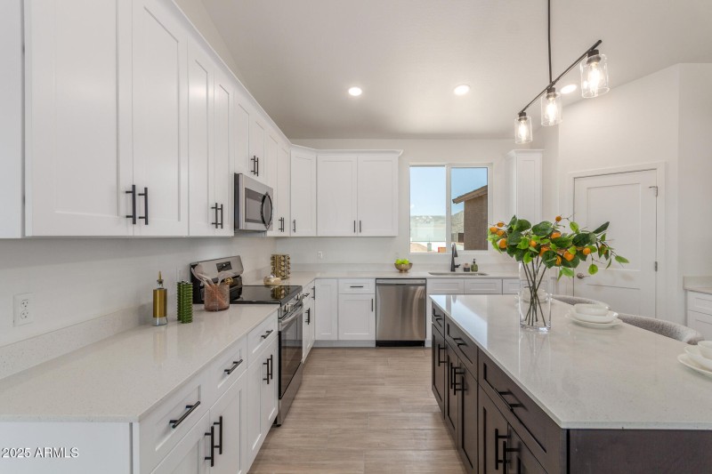 19 Sandstone Mountain