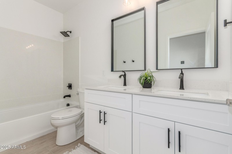 28 Sandstone Mountain