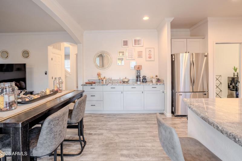 Dining & Kitchen Area