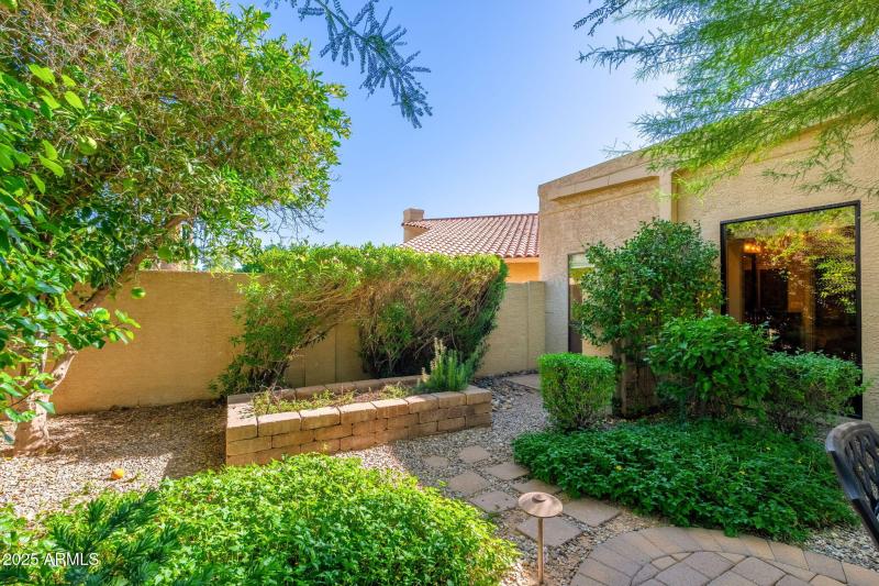 7486 E Mercer Ln - 53