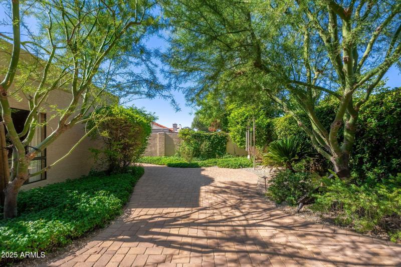 7486 E Mercer Ln - 54