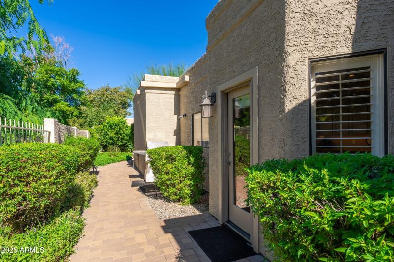 7486 E Mercer Ln - 56