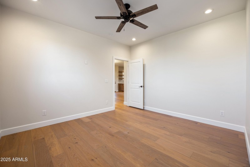 2268RoundaboutCir-HeberOvergaardAZ-26