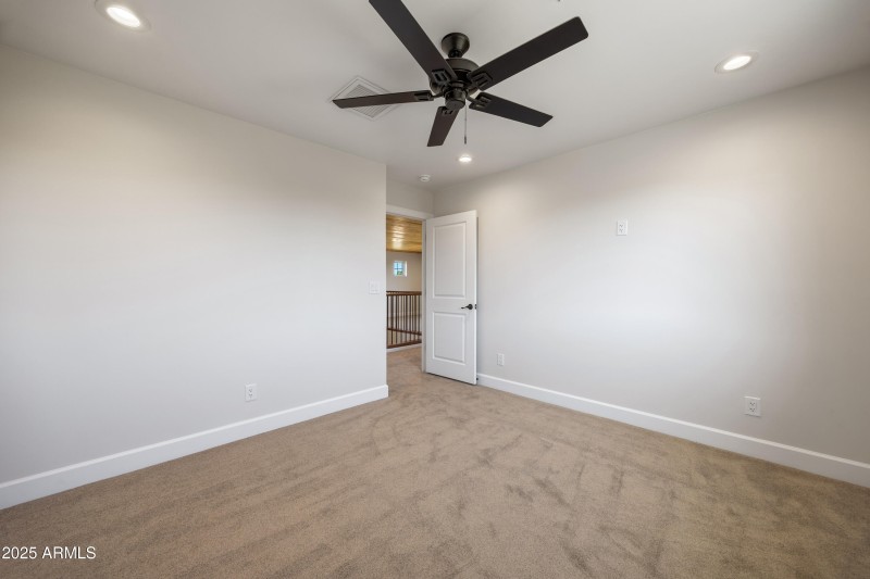 2268RoundaboutCir-HeberOvergaardAZ-33