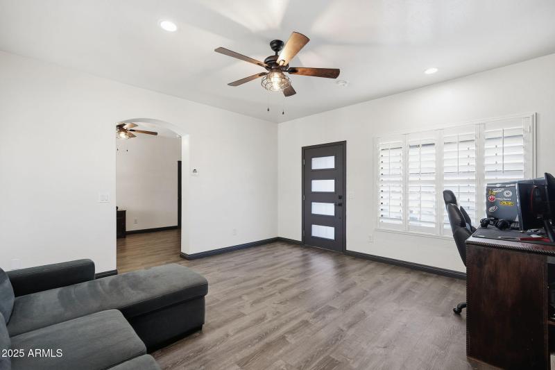 Casita/Office-Den Entry