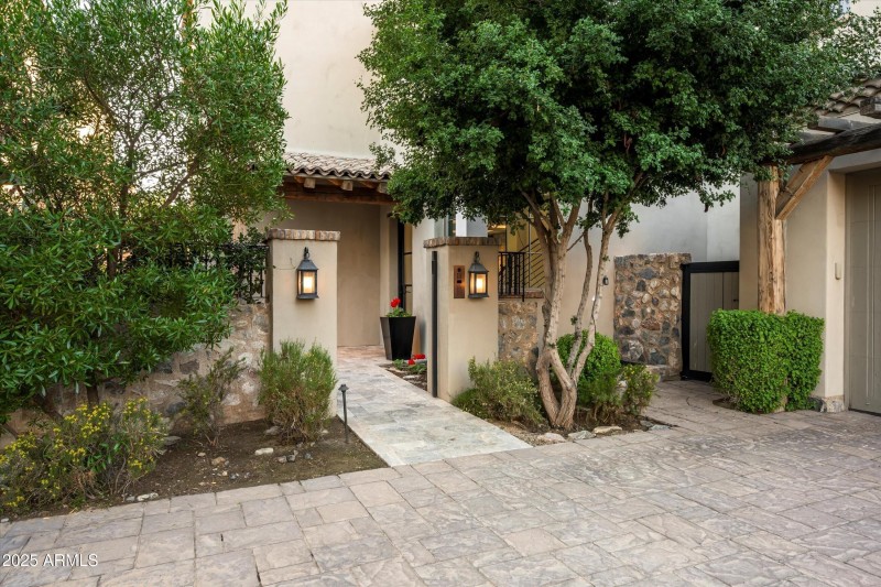 002_Exterior Entrance