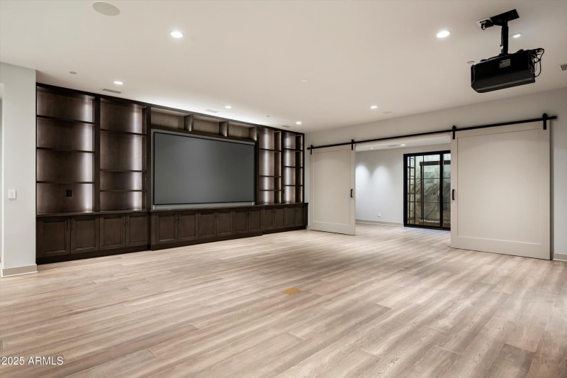 033_Living Room Projector