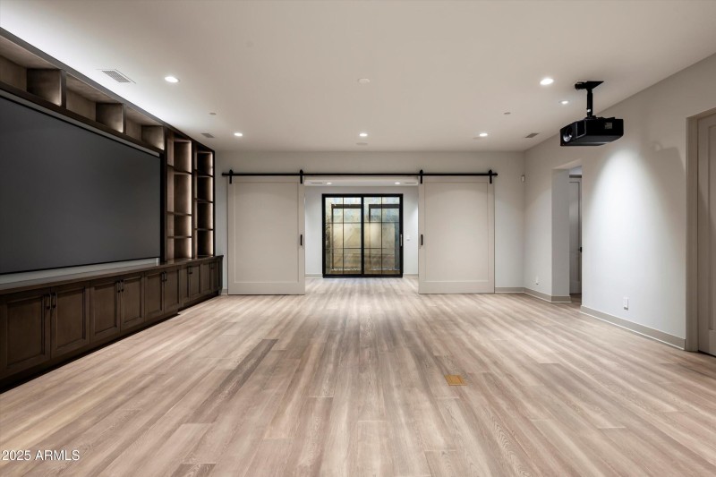 034_Living Room Projector