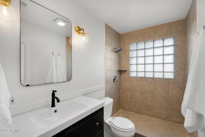 37-web-or-mls-3420 N 45th st-39